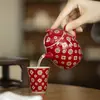 Tetera de Cerámica Vintage Estilo Dinastías Tang y Song con Patrón de Pipa Roja y Filtro de Agujero de Bola para Uso Doméstico, Tetera Roja Festiva de Mano