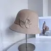Gorro de Pescador de Lana con Decoración de Hoja de Pedrería para Mujer, Sombrero de Cubo Vintage de Invierno, Tendencia de Sombrero Cloche de Temperamento de Lujo Ligero