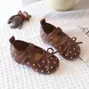 Outono de 2026 Novos Sapatos Infantis Estilo Coreano Sapatos de Princesa com Laço para Meninas Mais Velhas Sapatos de Couro com Bolinhas e Bico Redondo