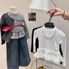 Camisa Base de Renda em Camadas Estilo Coreano para Meninas, Novo Modelo Outono 2025, Camiseta Versátil e Estilosa de Manga Longa para Bebês Meninas
