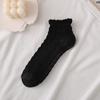 Calcetines de mujer primavera y verano calcetines tobilleros de oreja de madera calcetines cortos japoneses de torsión para mujer calcetines de algodón de color sólido para mujer en stock calcetines de encaje para mujer