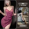 Lingerie estilo balada, pijama roxo sexy, camisola transparente, um conjunto sedutor que desliza com um puxão, brilhante e atraente, o uniforme de uma garota gostosa