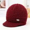 Gorro de invierno para mujeres de mediana edad y mayores, gorro de punto para uso en exteriores, forrado de forro polar para mayor calidez, grueso y acogedor, adecuado para mujeres mayores, gorro estilo pico de pato