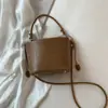 Bolsa Tejida de Nicho para Otoño e Invierno Pedido Extranjero para Mujer 2026 Modelo Nuevo Bolso Cubo de Hombro Casual de Alta Gama Bolso de Mano Bolso Cruzado de Moda
