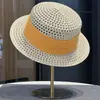Chapéu Plano Vazado Estilo Francês para Mulheres, Novo Chapéu de Palha Fino de Verão, Chapéu de Sol que Faz o Rosto Parecer Menor, Chapéu de Proteção Solar para Férias na Praia