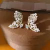 Aretes de Tachuela con Ala de Zirconia y Perla de Oro Real de 18K, Aretes Únicos de Nicho con un Toque de Lujo Ligero y Gama Alta, Mayoreo