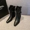 Botas Chelsea femininas 2026 novo estilo verão estilo britânico gola V botas de equitação bico quadrado pequeno salto grosso franzidas botas empilhadas