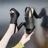 Sandálias Boca de Peixe para Mulheres 2026 Novo Estilo de Verão Uso Externo Salto Grosso Plataforma Impermeável Sapatos Confortáveis para Combinar com Saias Salto Alto Estilo Fada
