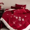 Elegante e festivo conjunto de quatro peças 100S de algodão de fibra longa em vermelho vibrante para recém-casados, roupa de cama 100% algodão para um casamento feliz