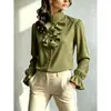 Camisa vintage con cuello alto fruncido, tela texturizada plisada, exquisita tapeta de botones, mangas largas holgadas
