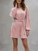 Coleção outono/inverno 2026 nova da Amazon europeia e americana transfronteiriça: vestido curto de gola redonda, manga lanterna e amarração na cintura para mulheres