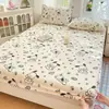 2026 Lençol de Cama Ajustável de Seda Gelo Novo Peça Única de Verão Capa de Cama Estampada Lençol de Cama Totalmente Fechado Conjunto de Três Peças Protetor de Colchão à Prova de Poeira