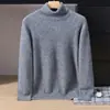 Nueva camiseta base de punto de cachemira para otoño e invierno, moderna, suave, cómoda, color liso, cuello alto, simple, color liso, para hombre