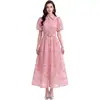 O vestido longo rosa fada mais vendido da Amazon com gola virada, mangas curtas bufantes, lantejoulas bordadas e renda