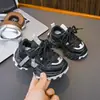 Tênis Esportivo Infantil Meninas Sapatos 2026 Nova Primavera e Outono Crianças Médias e Grandes Meninas Tênis de Pai Leve Solado Macio Versátil