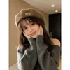 Boina de lana simple bordada con letras estilo coreano para mujer, sombrero de calabaza retro otoño/invierno, sombrero octogonal versátil, sombrero de pintor
