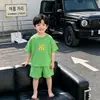 Conjunto de Roupas de Verão para Meninos 2026 Novo Conjunto de Duas Peças de Verão para Crianças Crianças Pequenas e Médias Shorts de Verão para Meninos Lindo Menino Manga Curta