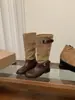 Botas Femininas Longas Slim Chuyuji com Salto Grosso, Patchwork de Camurça, Coleção Outono Inverno 2025, Botas Western de Cano Médio Empilhadas para Montaria