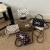 Bolso Pequeño Cuadrado de Lunares Retro para Mujer, Solapa con Lazo de Mariposa de Pedrería, Bolso de Hombro/Mano de Doble Uso, Cruzado Versátil para el Viaje Diario
