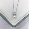 Colgante de Perla de Agua Dulce Natural de Lujo Ligero de Alta Gama Moda Colgante Simple con Letra m Suministro de Perlas al por Mayor desde Zhuji