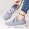 Zapatos de mujer, verano temu de venta caliente, zapatos de tela del viejo Pekín, transpirables de malla, zapatos de madre, zapatos casuales, zapatos planos para caminar