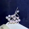 Essência da moda entrará na versão coreana de corsage de pérola de água doce atacado broche de meninas de balé acessórios para casaco suéter de senhora
