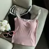 Estilo dulce y sexy, camisola con volantes y bordado de letras con copas incorporadas, adecuada para usar como prenda exterior o como capa base