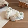 Zapatos de Niña Forrest Gump 2026 Primavera/Otoño Nuevo Estilo Zapatos Deportivos Infantiles Ligeros Zapatos Blancos para Niña Pequeña Suela Suave Zapatos Casuales para Bebé