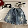 Shorts Jeans para Meninos Verão Shorts Rasgados Infantis 2026 Novos Estilosos Largos Casuais de Comprimento Médio para Crianças