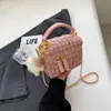 Bolsa de Ombro com Design de Nicho Popular 2025 Nova Moda Bolsa Transversal Outono e Inverno Tendência Pequena Quadrada para o Dia a Dia