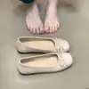 Zapatos de un solo color Chuyuji Primavera/Verano de Punta Cuadrada en Charol Rojo con Lazo, Suela Suave, Aumento Interno de Altura, Zapatos de Abuela Versátiles
