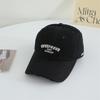Gorra de Béisbol Roja Bordada con Letras Vintage para Mujer Estilo Coreano Versátil Adelgazante para la Cara Ala Ancha Circunferencia de Cabeza Grande Gorra de Pico