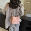 Bolsa de moda simples estilo ocidental feminina primavera 2025 nova bolsa casual moderna de nicho bolsa de ombro transversal bolsa balde