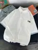 Camisa de manga corta de estilo Hong Kong ins de dos piezas falsas para estudiantes varones, holgada y versátil, chaqueta camisa de manga tres cuartos a la moda