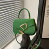 Bolso de Mano Cruzado de un Solo Hombro Nuevo Estilo Otoño e Invierno 2025 de Gama Alta y Nicho, Elegante y Versátil con Cinturón Decorado