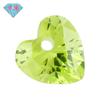 Gema Hua Gang con agujero central en forma de corazón, circonita verde manzana, piedra desnuda, base puntiaguda artificial, color blanco CZ