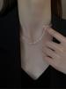 Collar de acero de titanio y plata sin color para mujer, elegante, de verano, con diseño de celebridad de Internet, con manos temblorosas y cadena de clavícula que combina con todo.