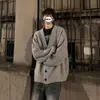 Cárdigan de hombre estilo americano de ajuste limpio, suéter de punto de alta gama para exteriores, atuendo ootd, suéter de cuello en V estilo coreano