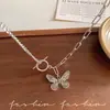 Collar asimétrico de mariposa con cierre de mosquetón OT, cadena para la clavícula con colgante de mariposa vintage desgastado, accesorio popular para chicas de Instagram