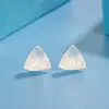 Brincos Stud Mini Geométricos Triangulares Escovados, Compactos e Estilosos, com um Design Único, Simples e Versáteis para o Dia a Dia