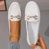 Mocasines casuales de talla grande para mujer, nuevo modelo primavera 2024, mocasines planos slip-on de metal con suela blanda de comercio exterior