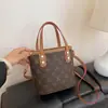 2025 Nova Bolsa Feminina Transfronteiriça Bolsa Saco de Alta Qualidade Moda Feminina Versátil Cesta de Vegetais Bolsa de Ombro Transversal para Presbiópicos