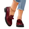 2025 Novos Mocassins Retrô de Salto Médio com Borla de Couro Envernizado Brilhante Tamanho Grande Exportação Sapatos Casuais da Moda Europeia e Americana