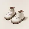 Botas de Couro Jingqi para Meninas Botas Martin para Crianças Novo Estilo Primavera e Outono 2025 Solado Macio Antiderrapante Fofas Botas Curtas para Crianças Pequenas