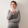 2025 Novo Outono e Inverno Estilo Europeu e Americano Tricô de Caxemira Solto e Justo para Mulheres com Listras Contrastantes Gola V Tricô para Usar por Cima