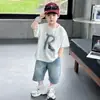 Conjunto de Verano para Niños 2026 Estilo Nuevo Ropa de Verano para Niños Elegante y a la Moda Camiseta de Manga Corta para Niño Pequeño y Shorts de Mezclilla