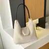 Bolso de mano mullido de gran capacidad transfronterizo nuevo bolso tote de otoño para la oficina bolso de hombro versátil para mujer