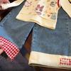Conjunto de Camiseta de Dibujos Animados Graffiti Falsa Dos Piezas y Jeans Rectos de Cuadros para Niña Pequeña, Otoño Nuevo, Moderno