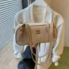 Bolsas de Alta Gama para Mujer 2025 Nuevo Versátil Elegante Bolso de Hombro Casual para el Trabajo Bolso Cruzado Tipo Almohada Bolso de Béisbol