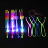 Barraca de venda direta da fábrica feira noturna explosões quentes estilingue flechas voadoras pequenas suprimento para barraca espada voadora flash brinquedos luminosos